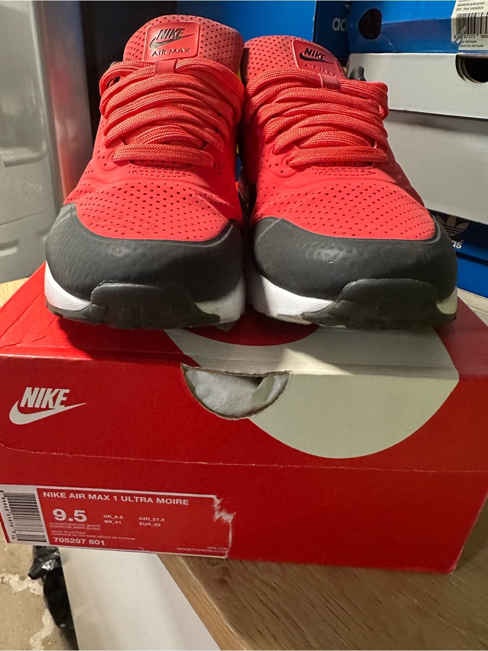Nike Men’s Air Max Red and Black Athletic Sneakers
